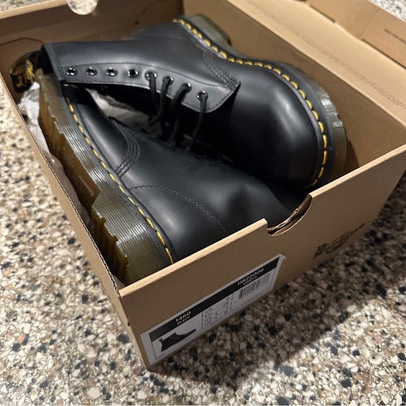 Brand  New Dr Martin’s women size 8 - Picture 3 of 3